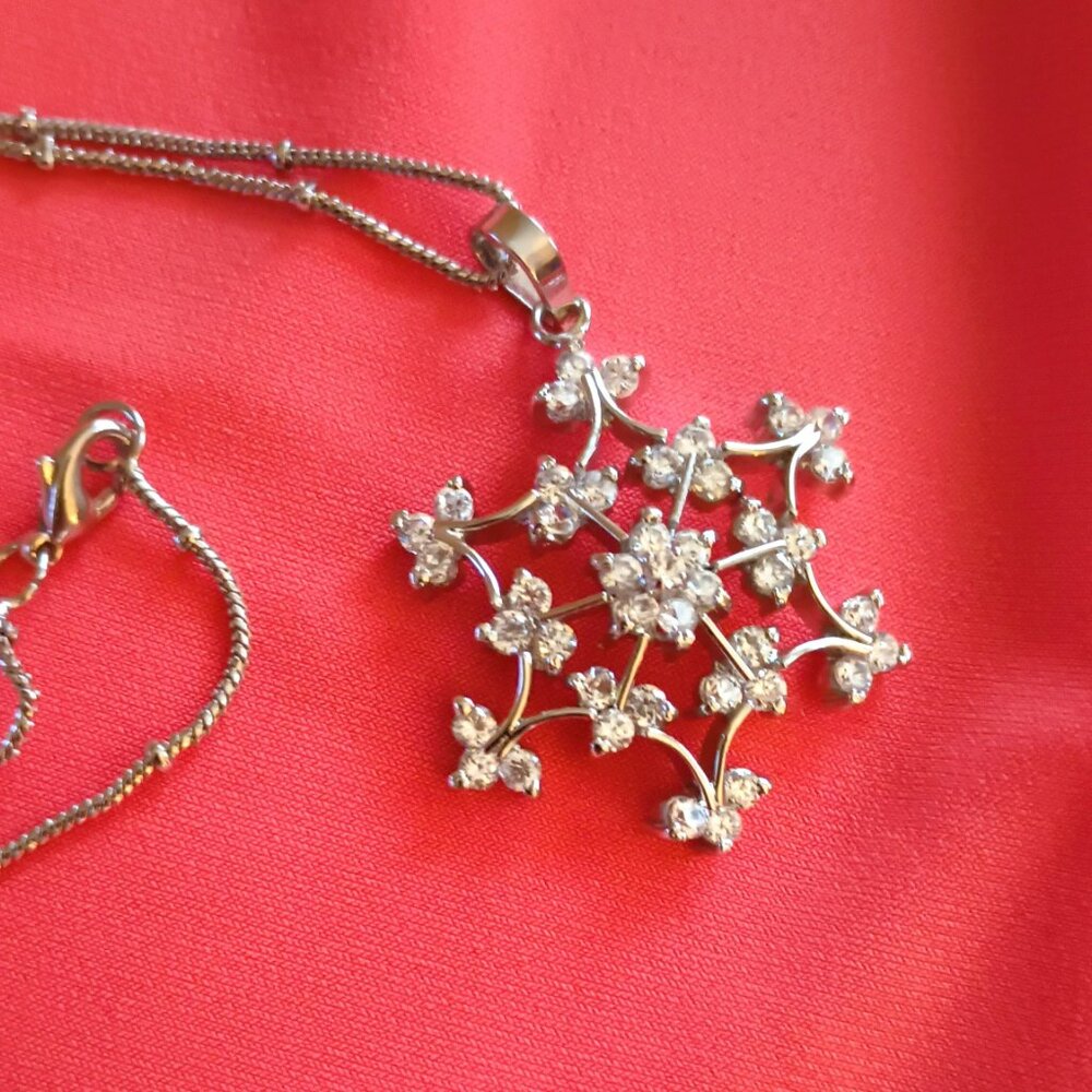 Floral Snowflake Crystal Necklace 14" Silver Tone Open Work Pendant Jewelry